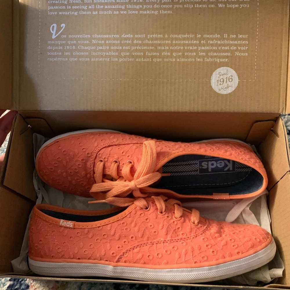 Keds Eyelet coral lace sneakers, size 6